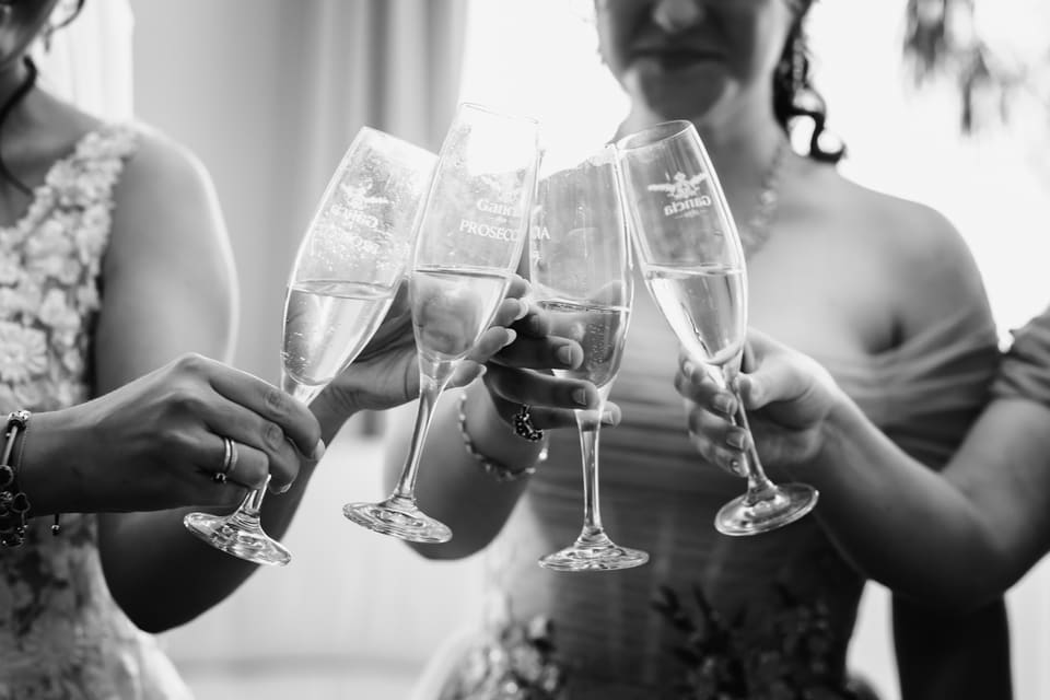 Paulina i Kamil — toast lampkami proseco, przygotowania